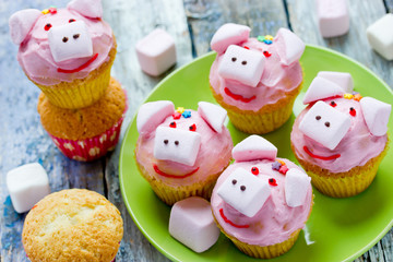 Pink pig cupcakes - homemade cupcakes decorated with cream cheese frosting and marshmallow shaped...