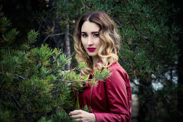 A girl in a leather jacket, autumn park, an autumn photo session of a girl in a leather jacket