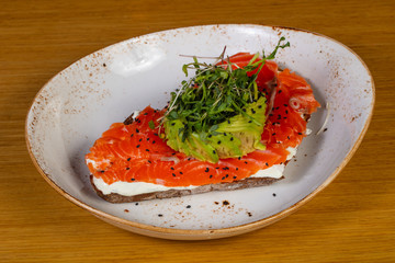 Bruschetta with salmon and avocado