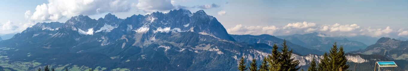 Obraz premium Beautiful alpine view at Harschbichl summit - Tyrol - Austria