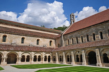 Fototapeta premium Abbazia Reale di Fontenay - Borgogna, Francia