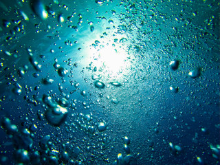 Air boobles in blue sea water.