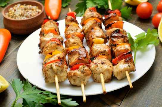 Appetizing chicken kebab with bell pepper
