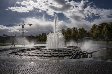 Springbrunnen in einem Berliner Park. © roostler