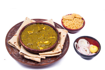 indian traditional palak paneer 