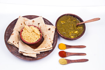 indian traditional palak paneer 