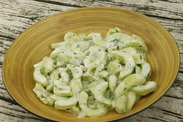 Salade de concombres à la crème
