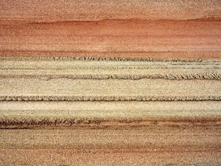 Fototapeta na wymiar Poziome wzory na piasku