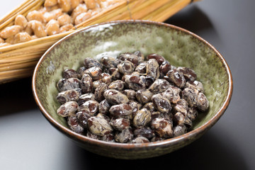 黒豆わら納豆