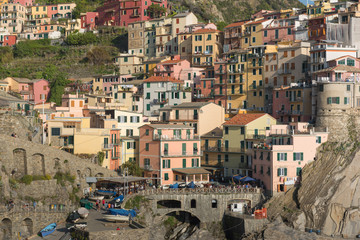 Fototapeta na wymiar Scenic view of colorful village Manarola and ocean coast in Cinque Terre, Italy