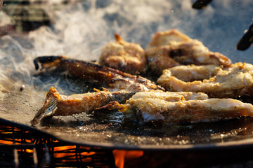 Fry fish on the fire
