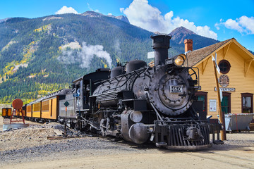 Ugljen stari vlak iz 1800. g. U planinama