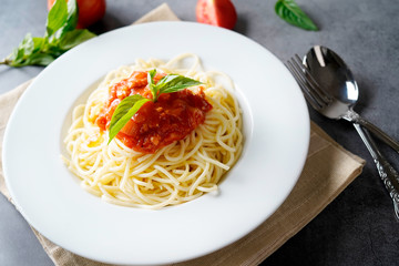 spaghetti pasta with tomato sauce