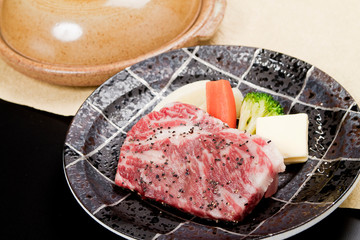 食事　牛肉　ステーキ　野菜　肉汁　料理　赤身　会席　飛騨牛　霜降り　焼　おいしそう　アップ　ズーム　和食　旅行　ご飯　人気　日本　ホテル　旅館　宿　料理長　おすすめ　陶器　懐石　ごちそう　美味　にんじん　出汁　あったか　冬　no1 ブロッコリー　肉料理　バーベキュー　アウトドア　子供　焼肉　サーロイン　ビーフ　