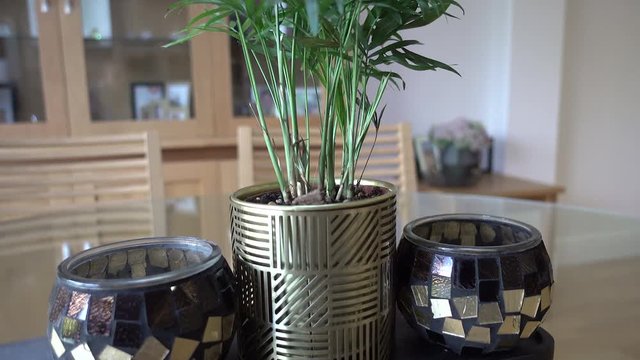 Decorative table d&radic;&copy;cor