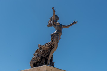 Fototapeta premium mazatlan playa ciudad mexico estatuas cielo mar azulado