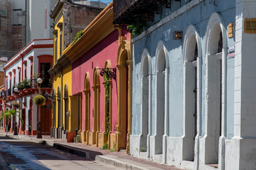 calles coloridas ciudad mazatlan mexico