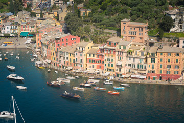 Naklejka premium Beautiful sea coast with colorful houses in Portofino, Italy. Summer landscape
