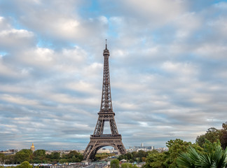 View of the Eiffell Tower with Napoléon's Tomb in the background