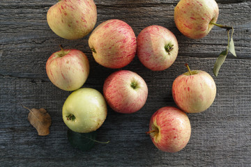 Fresh apples lying on a wooden surface.  Flat lay.