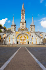 Fototapeta na wymiar basilique Notre-Dame de Lourdes, France 