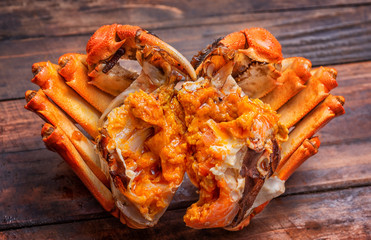 The hairy crab stripped its shell and showed its rich crab cream.