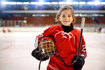 Obraz premium Youth girl hockey players.