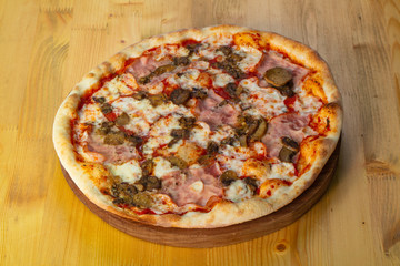 Pizza with ham