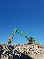 destroying the building with the excavator special equipment