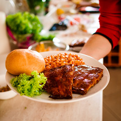 Tasty grilled ribs with vegetables