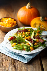 Roast beef salad with pumpkin