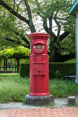 Fototapeta na wymiar 旧式の郵便ポスト２