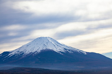 雪を頂いた富士山、山梨県山中湖村パノラマ台にて