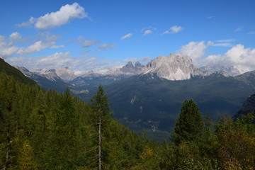 Fototapeta na wymiar Dolomiti - Cadini di Misurina, Tre Cime di Lavaredo e Misurina visto dal Sorapiss 