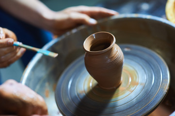 Master class on modeling of clay on a potter's wheel In the pottery workshop