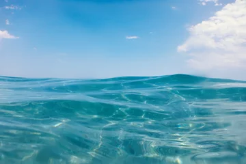 Fototapete Meer / Ozean Meereswelle hautnah, Wasserhintergrund mit niedrigem Winkel