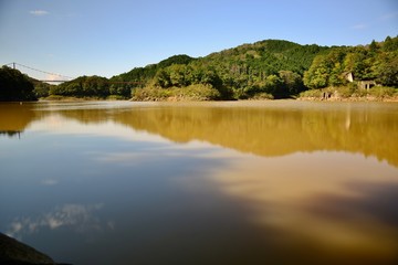 日本の滝と湖と神社のある霊場
