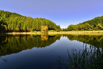 日本の滝と湖と神社のある霊場