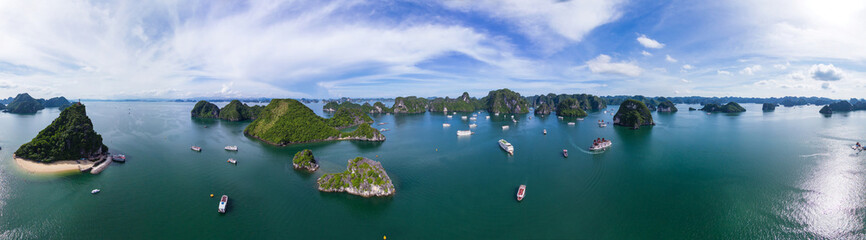 Fototapeta na wymiar Super panorama Karst Island Landscape In Halong Bay, Vietnam. high quality