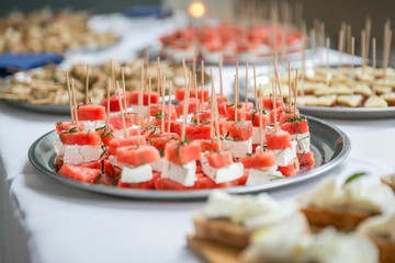 Spieße mit Wassermelone & Feta-Käse / Catering