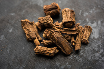 Hemidesmus indicus also known as Ananthamoola or Naruneendi or Nannari in dried steam and powder form. It's a useful Ayurvedic medicine from India