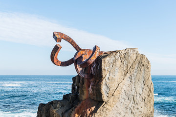 Fototapeta premium San Sebastian, sculptures Peine del Viento