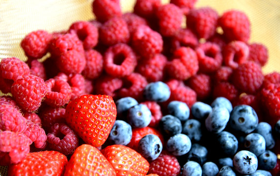 3 kind mixed berry raspberry blueberry strawberry