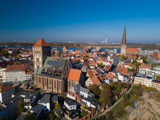 Fototapeta premium St. Nicolai und Petrikirche in Rostock