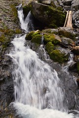 Obraz premium Waterfall and river stream Mountain views from hiking trails to Doughnut Falls in Big Cottonwood Canyon, in the Wasatch front Rocky Mountains, Utah, Western USA.
