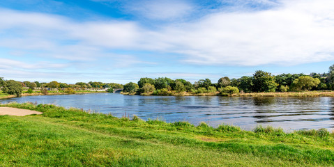 Obraz premium A scenic beautiful panoramic view of river Dee in a nice sunny day in Aberdeen, Scotland