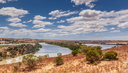 Fototapeta na wymiar Landscape view of sweeping bend on the mighty Murray River near Young Husband in South Australia.