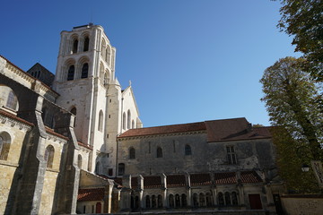Obraz premium Vezelay, France-October 16, 2018: Basilica Sainte-Marie-Madeleine in Vezelay