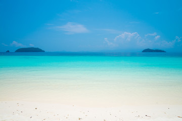 Fototapeta na wymiar Beautiful tropical island white sand beach blue sky sunny day - Summer breeze holiday