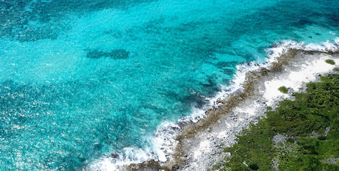 Obraz na płótnie Canvas Cost line and waves smashing beach beautiful Mexican island Cozumel 